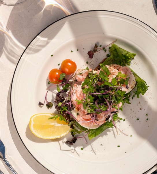 Sommerfrokost på No. 22 Bistro - 2 Signatur Smørrebrød Ved Vandet i Rungsted Havn
