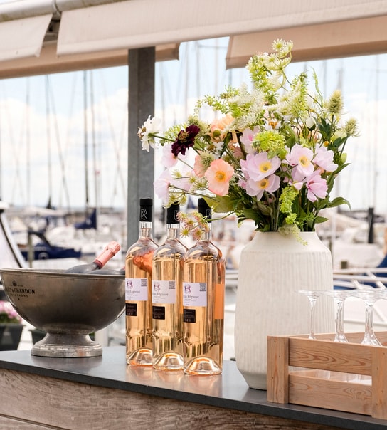 Sommerfrokost på No. 22 Bistro - 2 Signatur Smørrebrød Ved Vandet i Rungsted Havn
