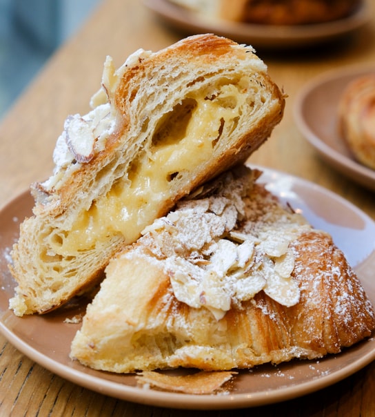 Valgfrit Wienerbrød & Kaffe @ Bagt - Hele 8 Lokationer Fyldt Med Friskbagt!