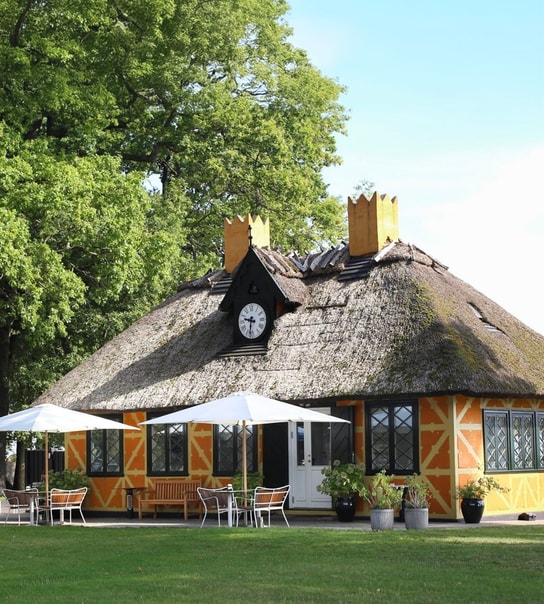 Frokost med 7 anretninger på Den Gule Cottage