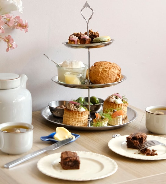 Sensommer afternoon tea hos Kær Kaffebar