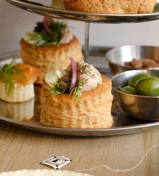 Sensommer afternoon tea hos Kær Kaffebar