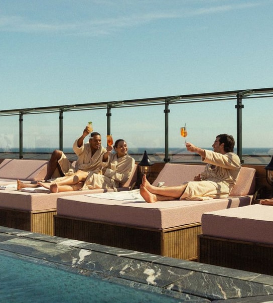 Pool Club & Lunch - Rox Resort