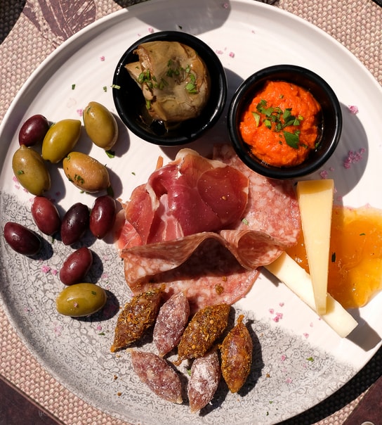 Cocktails & Snacks - Den Blå Hund's Nyåbnede Udebar på Frederiksberg