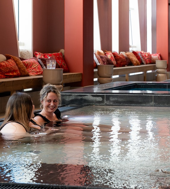 Forkæl dig selv med afslappende massage og spa på Bella Sky
