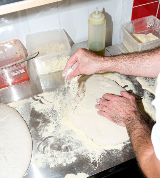 Valgfri Pizza/2 Slices m. Drik @ Crust Issues - Her Hæves Dejen Til Nye Højder!