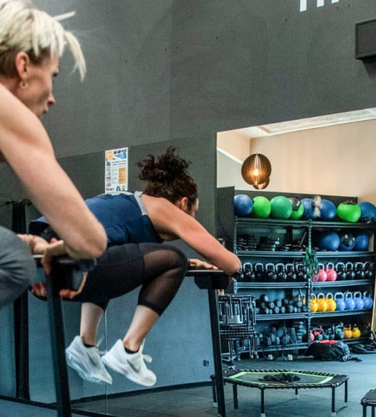 3 måneders ubegrænset holdtræning hos Rikkes Fitness & Yoga