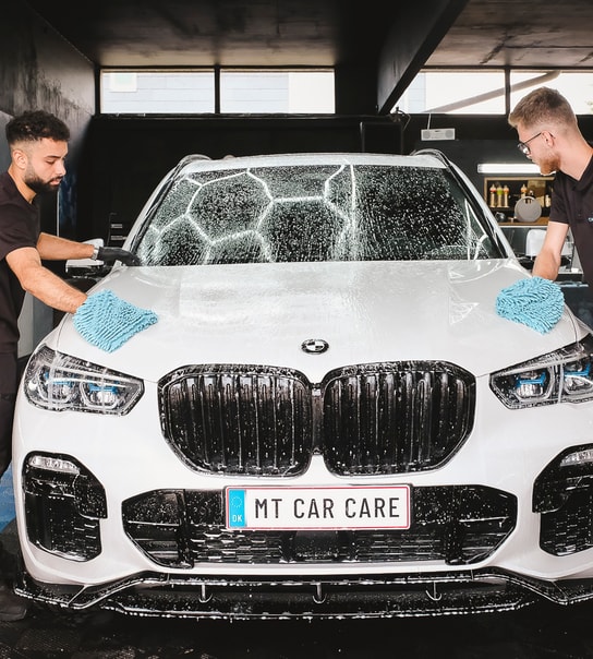 Giv bilen nyt liv med komplet bilpleje