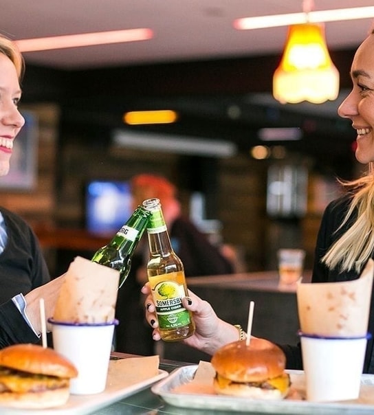 Shuffleboard + Burgermenu - Indre By