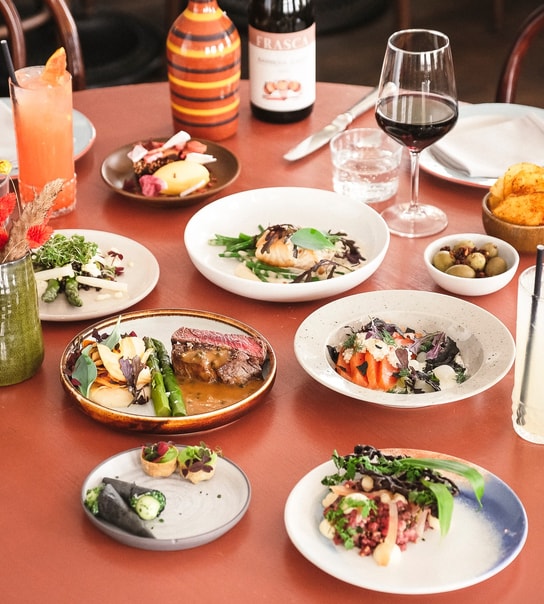 12 Serveringer "Family Style" - Aftenmenu på Odette