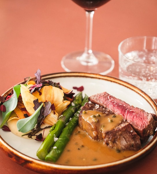 12 Serveringer "Family Style" - Aftenmenu på Odette