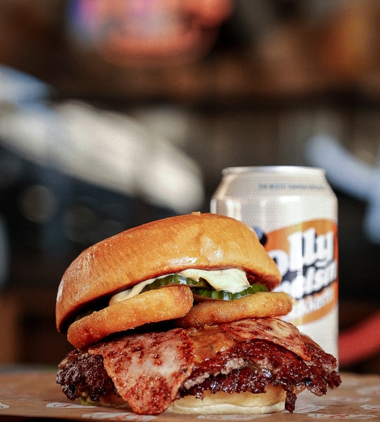 Valgfri Burger + Jolly Sodavand @ Pops Diner - Byens Bedste Burger under Buen