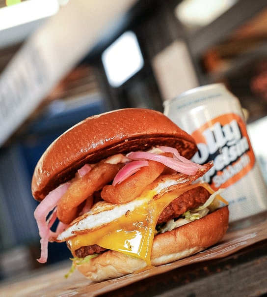 Valgfri Burger + Jolly Sodavand @ Pops Diner - Byens Bedste Burger under Buen