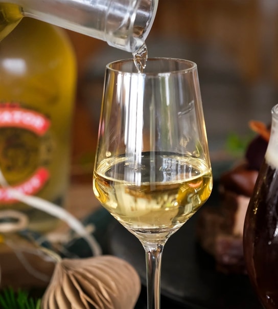 Oplev Strandmøllekroens Julebord - Højtidelig Menu i Stemningsfyldte Omgivelser!