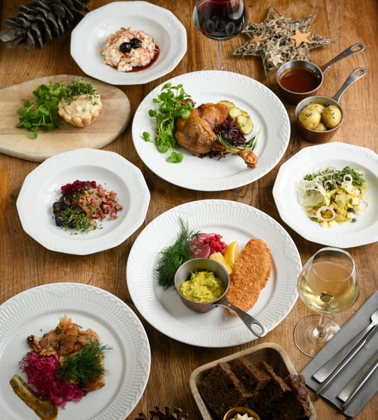 Oplev Strandmøllekroens Julebord - Højtidelig Menu i Stemningsfyldte Omgivelser!