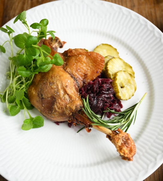 Oplev Strandmøllekroens Julebord - Højtidelig Menu i Stemningsfyldte Omgivelser!