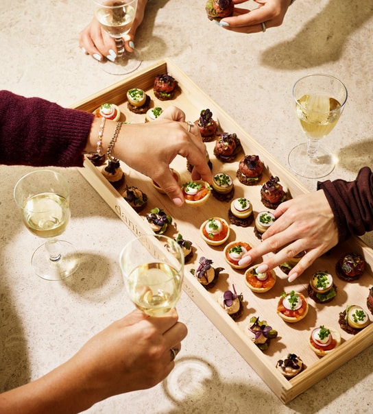 "Den Store Middag" fra Danish Minies - Smag Alle Dine Favoritter i Et Måltid