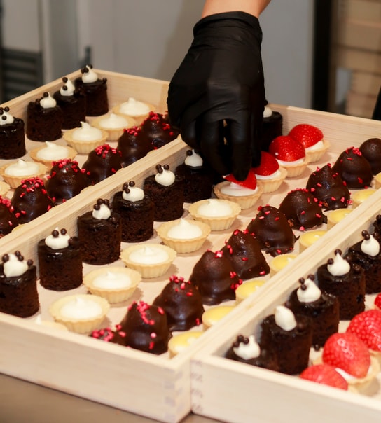 "Den Store Middag" fra Danish Minies - Smag Alle Dine Favoritter i Et Måltid