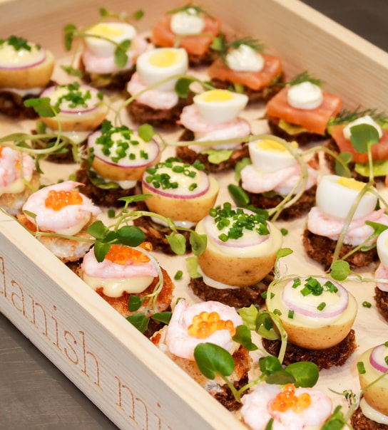 "Den Store Middag" fra Danish Minies - Smag Alle Dine Favoritter i Et Måltid