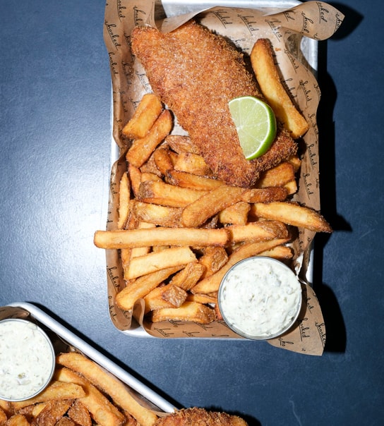 Fish & Chips + Valgfri Drik @ Hooked - Fisk uden fine fornemmelser!