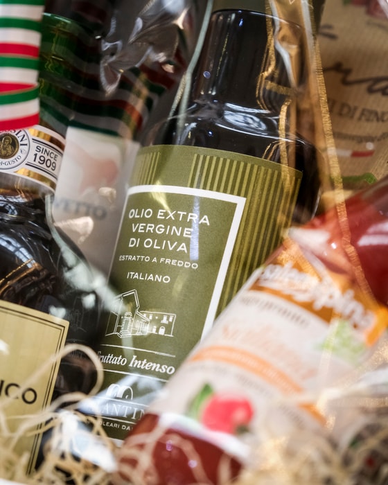Gavekurve Med Specialiteter Fra Supermarco