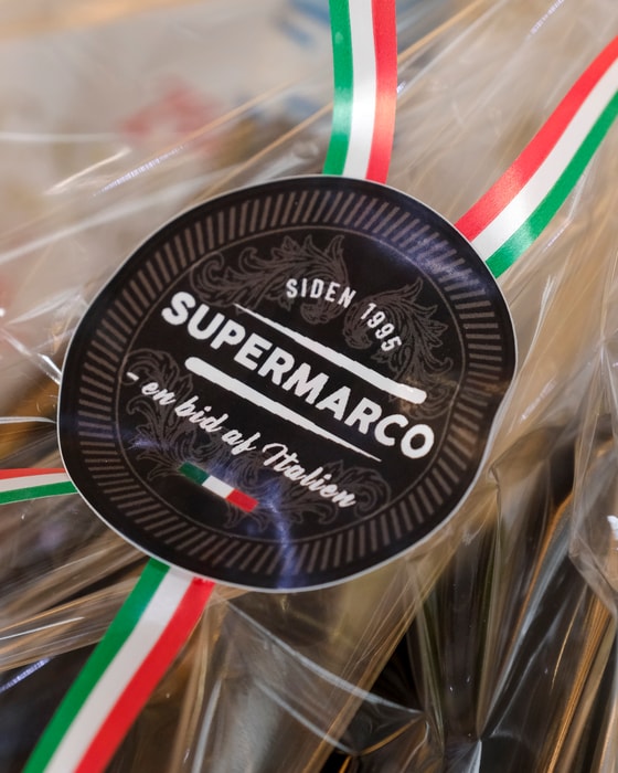 Gavekurve Med Specialiteter Fra Supermarco