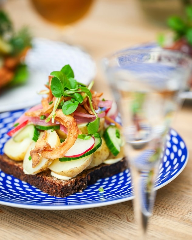 2 stk. Valgfri Smørrebrød hos Frederiksberg Rådhuskælder billede 3