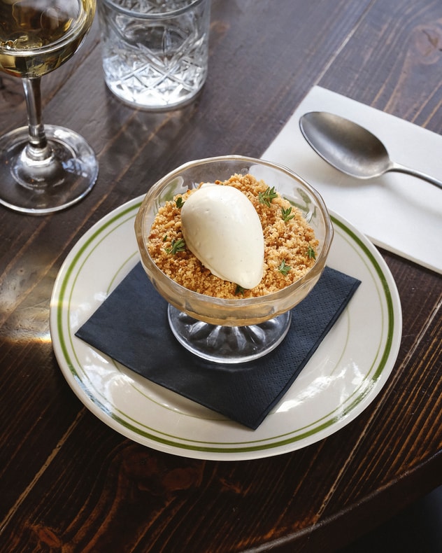 Nyd Julen på Frederiksberg - 3-Retters Vintermenu på EWALDS Brasserie billede 6