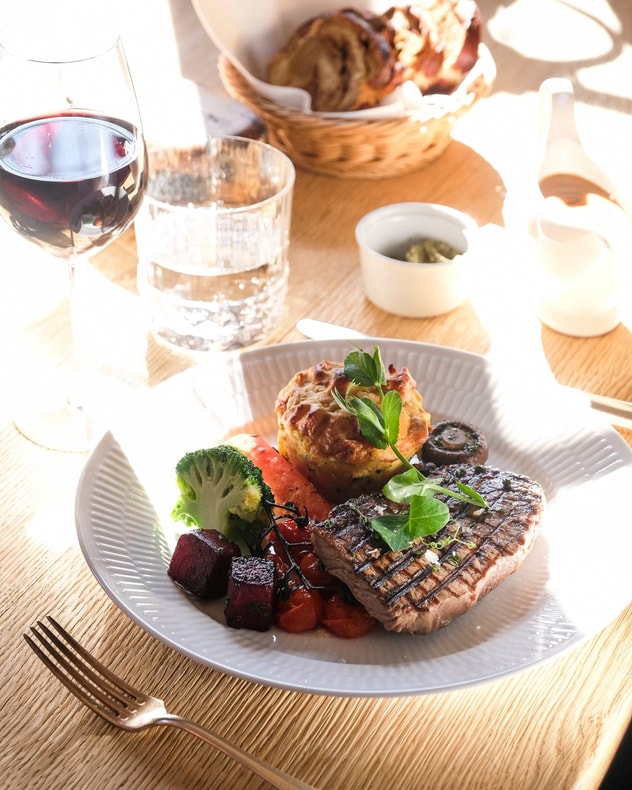 Udsøgt 3-retters menu på Gl. Humlebæk Kro billede 2