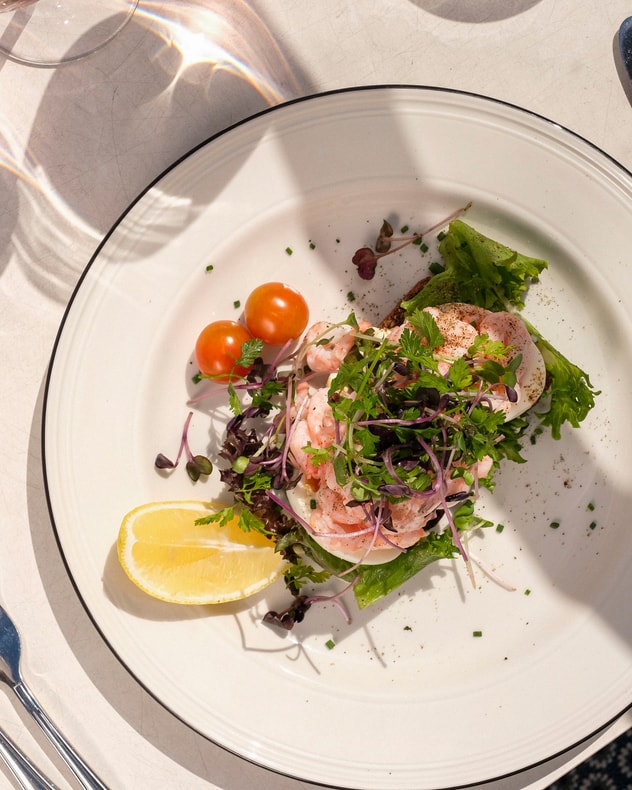 Sommerfrokost på No. 22 Bistro - 2 Signatur Smørrebrød Ved Vandet i Rungsted Havn billede 5