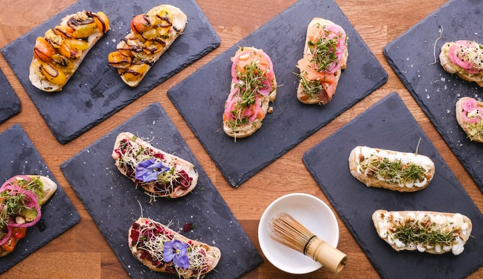 2 Bruschetta + Kaffe - Buna & Co