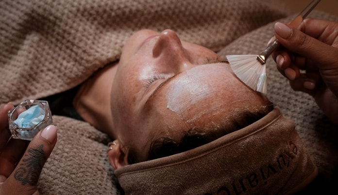 Ansigtsbehandling - Spar 56 %