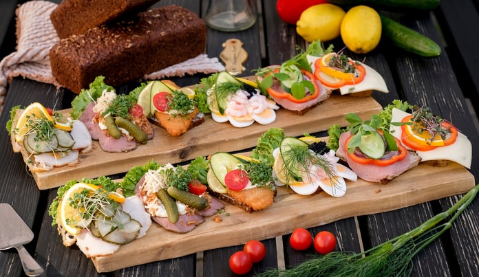Højbelagte smørrebrød - skarp pris hos Kejserindens Gryder