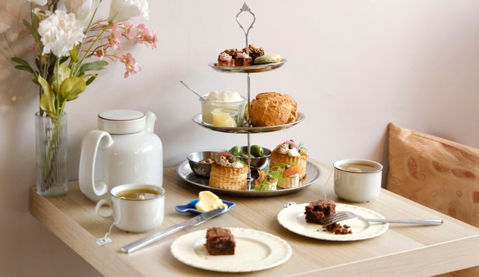 Sensommer afternoon tea hos Kær Kaffebar