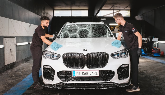 Giv bilen nyt liv med komplet bilpleje