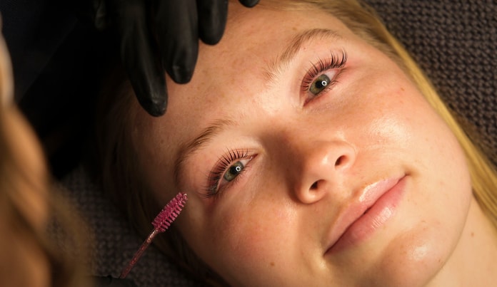 SKARPE PRISER: Lash Lift & Brow Lamination hos Cimmie Roos