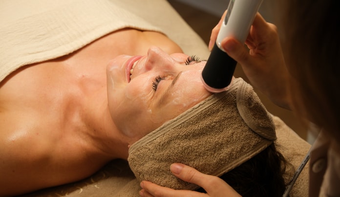 Giv huden ny glød med HydraFacial eller OxyGeneo