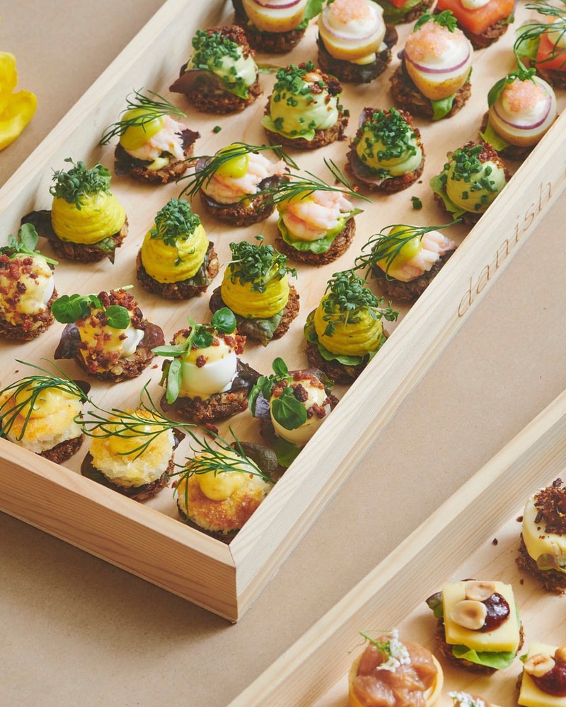 16 minismørrebrød fra Danish Minies - smag landets mest elegante smørrebrøds-hapsere