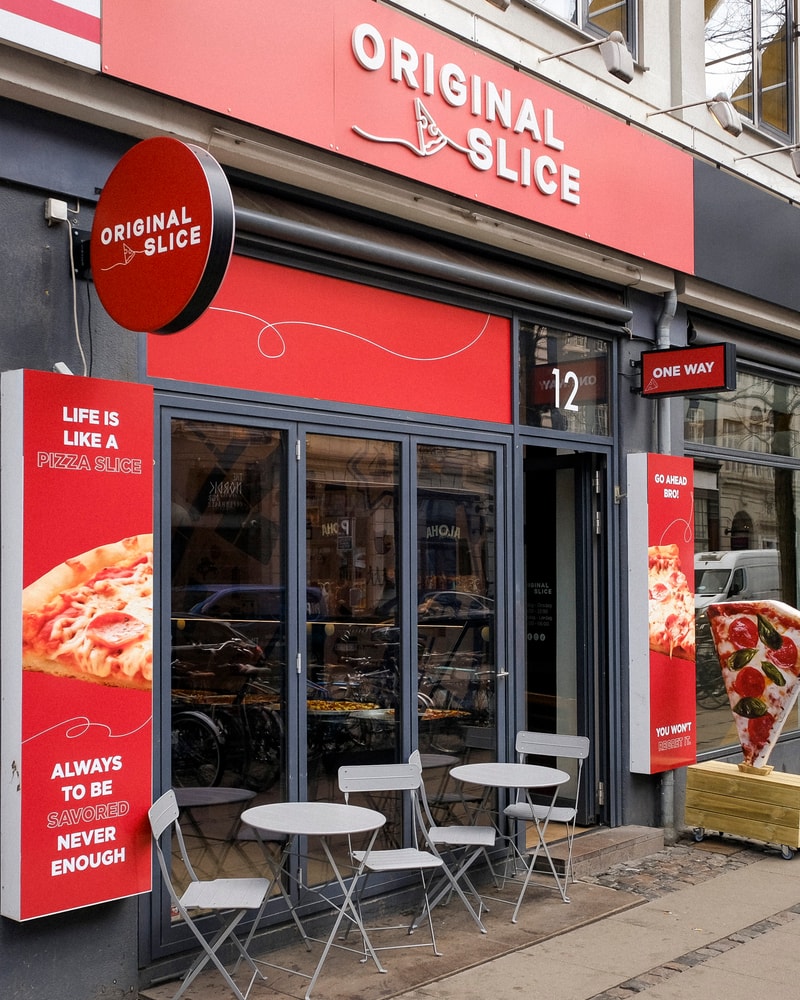 Vil du prøve Københavns største slice? 2 stk. til halv pris - hypede kæmpe-pizzaslices i Indre By
