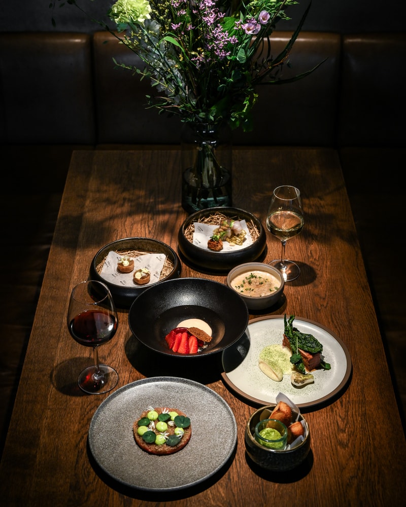 5 ★ i Berlingske: 5-retters nordisk menu hos Mes med top-kok fra Noma, Geranium, Falsled kro og El Bulli