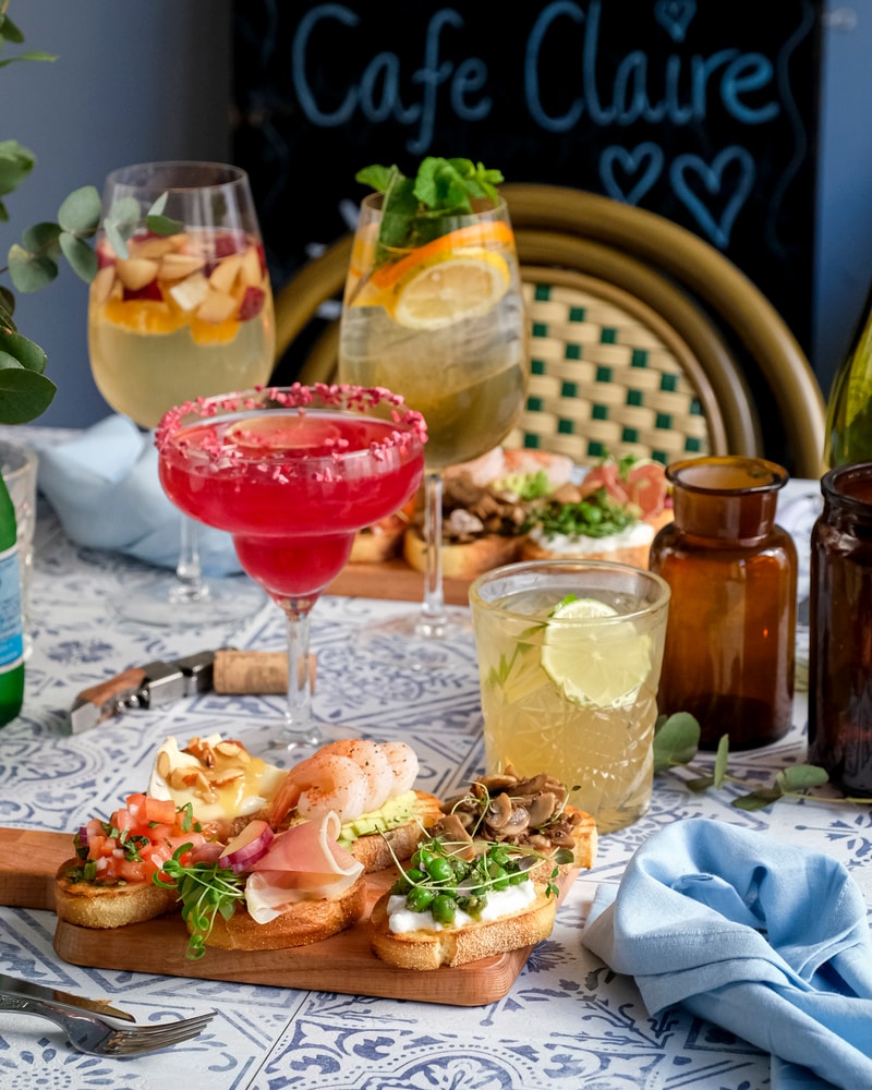 Café Claire: Smag en bid af Barcelona med 6 pintxos og lækre oliven hos topkok på Østerbros hyggeligste café