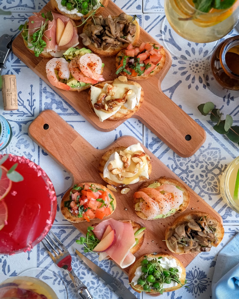 Café Claire: Smag en bid af Barcelona med 6 pintxos og lækre oliven hos topkok på Østerbros hyggeligste café
