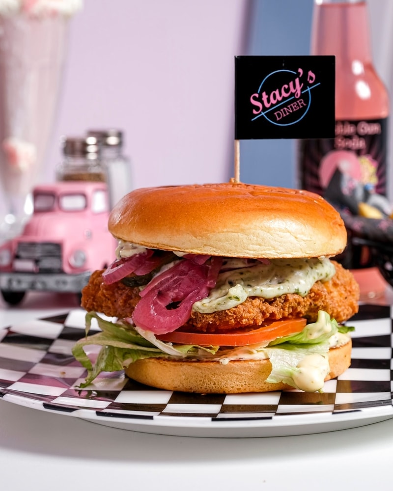 Anbefalet af MigogKbh: Greasy burgermenu hos landets mest gennemførte diner på Trianglen