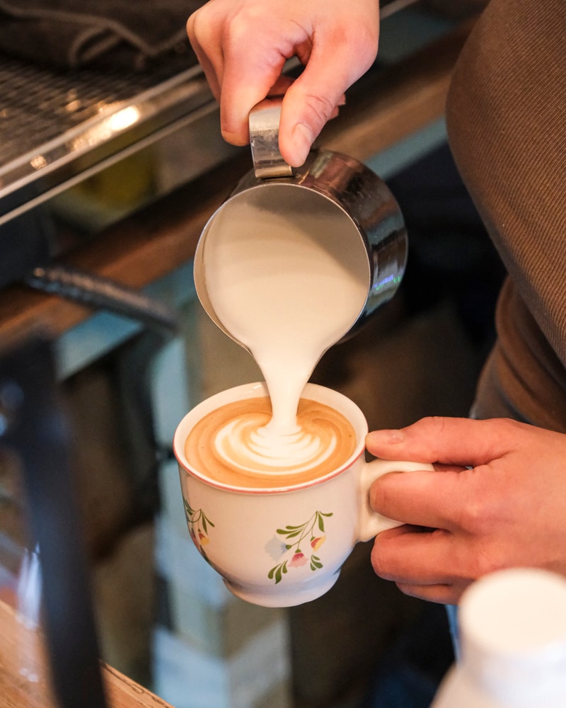 Dagens Kage & valgfri varm drik hos Nonna Café - Indre By