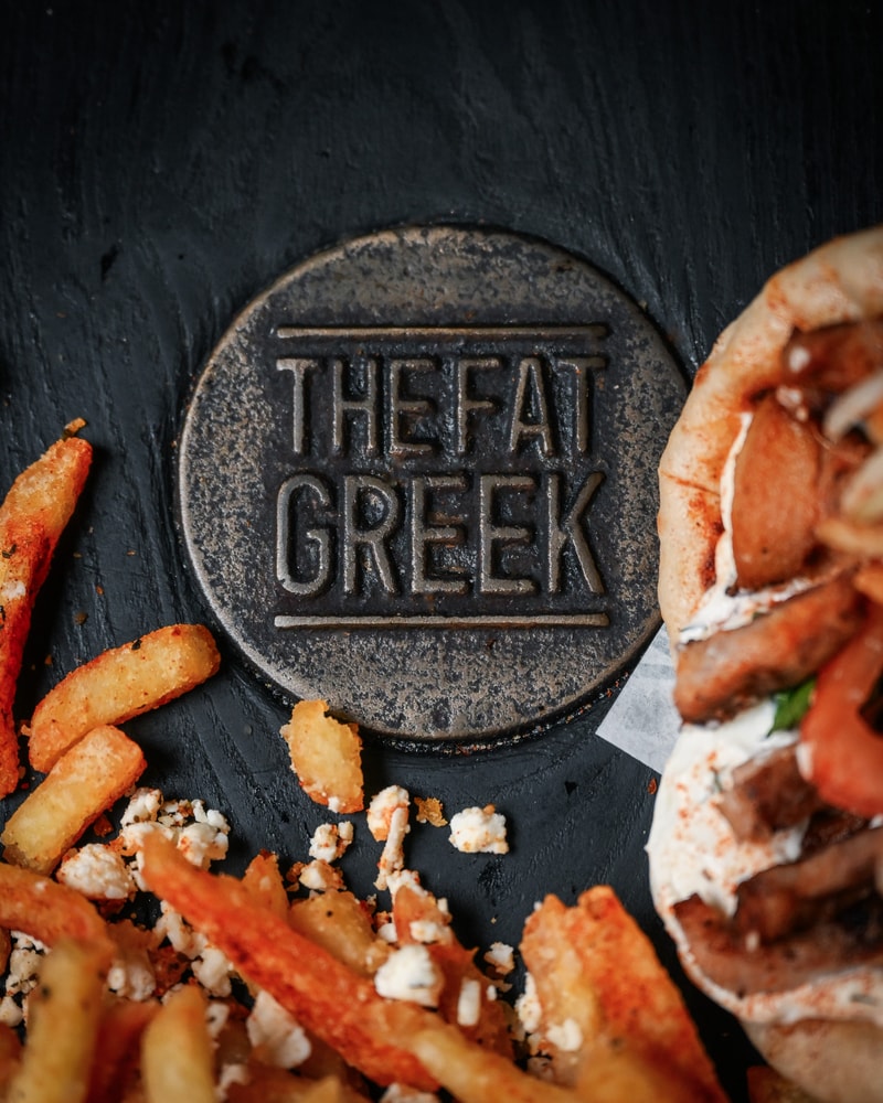 Gyros Combo hos The Fat Greek - Vælg selv og smag den flammegrillede favorit!