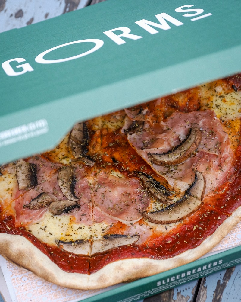 Spar 50 % på Landets Bedste Pizza: Valgfri Takeaway Pizza fra GORMs