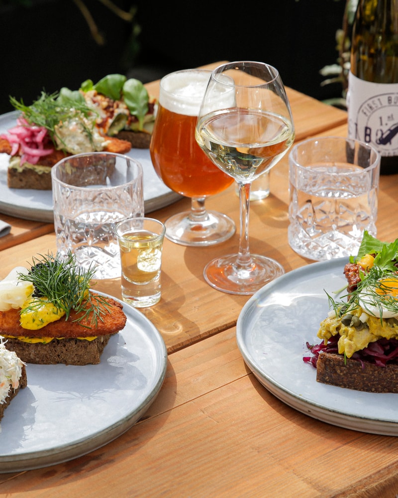 2 stk. Valgfri Smørrebrød hos Darling Bistro & Bar | En Sommerfrokost Uden Lige