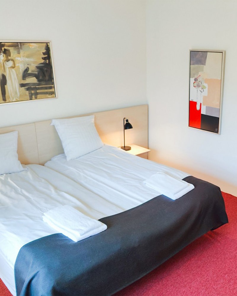 Spar 42 %: Rønnes Hotel