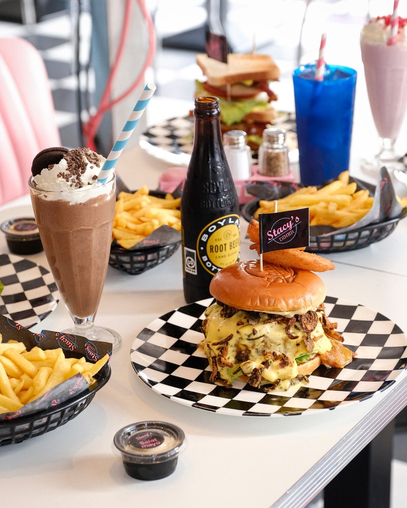 Greasy Burgermenu hos Landets Mest Gennemførte Diner på Trianglen