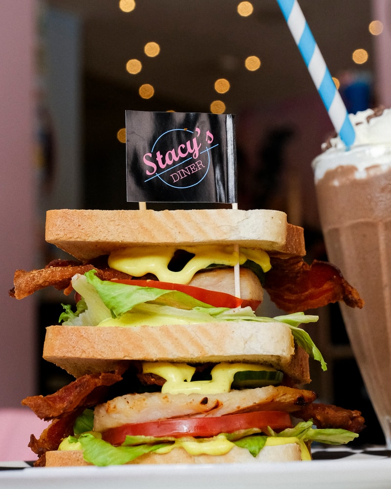 Greasy Burgermenu hos Landets Mest Gennemførte Diner på Trianglen